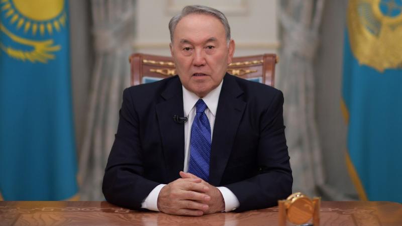 Назарбаев Президенттік өкілеттігін тоқтататынын мәлімдеді
